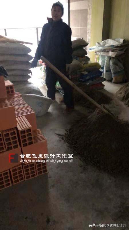 邻居家老师傅这样做！墙底下先砌一排红砖，墙体更稳固还防潮